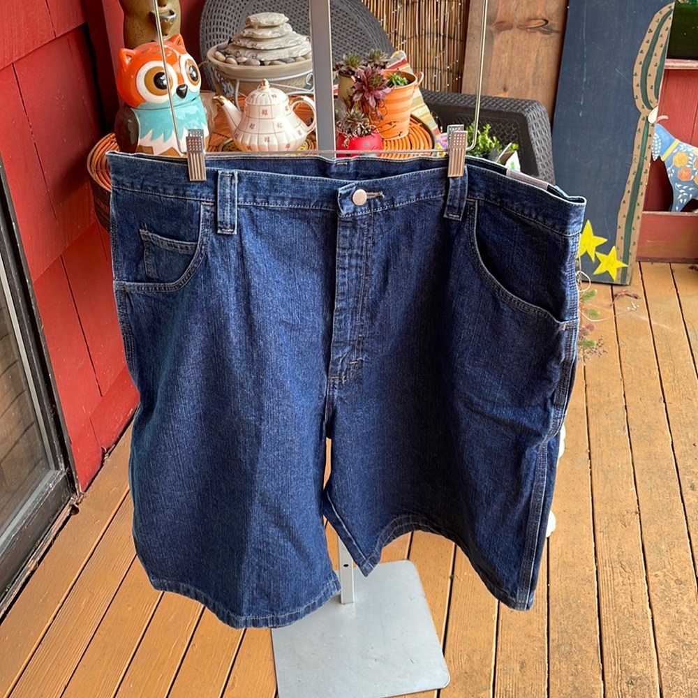 NWT Size 42 Wrangler Mens Shorts